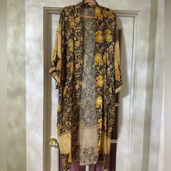 Spell Yellow and Black Kimono - Picture 3 of 8